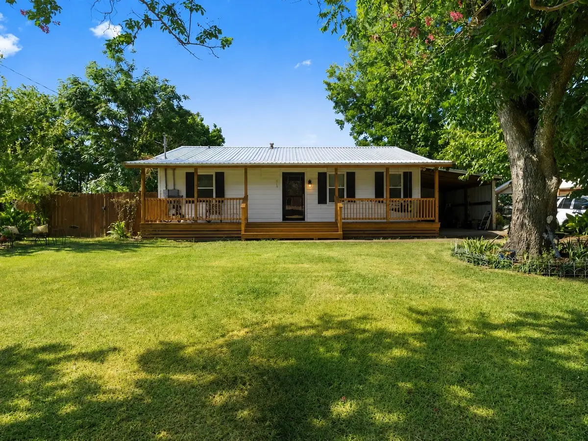 313 E Main Street, Fairfield, TX 75840 - #1