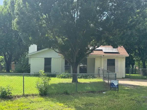329 Walnut Avenue, Azle, TX 76020