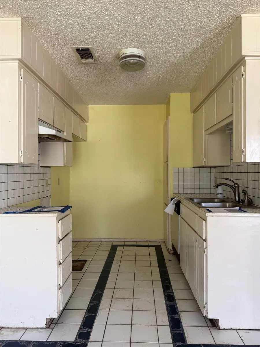 329 Walnut Avenue, Azle, TX 76020 - #3