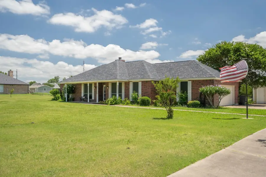 697 Meadowview Circle, Van Alstyne, TX 75495 - #2