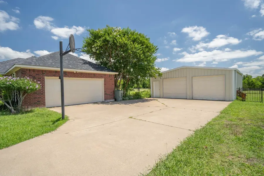 697 Meadowview Circle, Van Alstyne, TX 75495 - #3