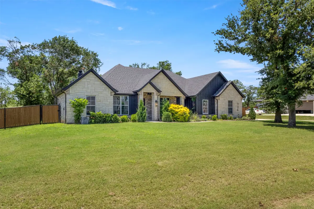 904 Taylor Branch, Springtown, TX 76082 - #1