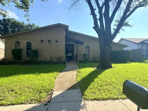 3406 Country Club Drive, Grand Prairie, TX 75052