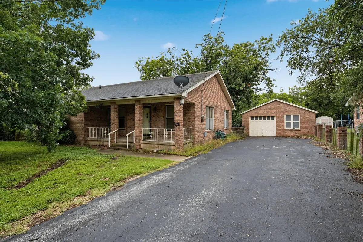 903 S Harrison Street, McGregor, TX 76657 - #1