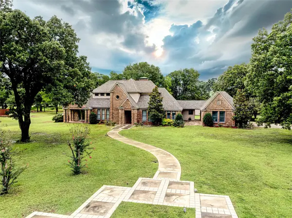 912 Walnut Creek Drive, Fairfield, TX 75840