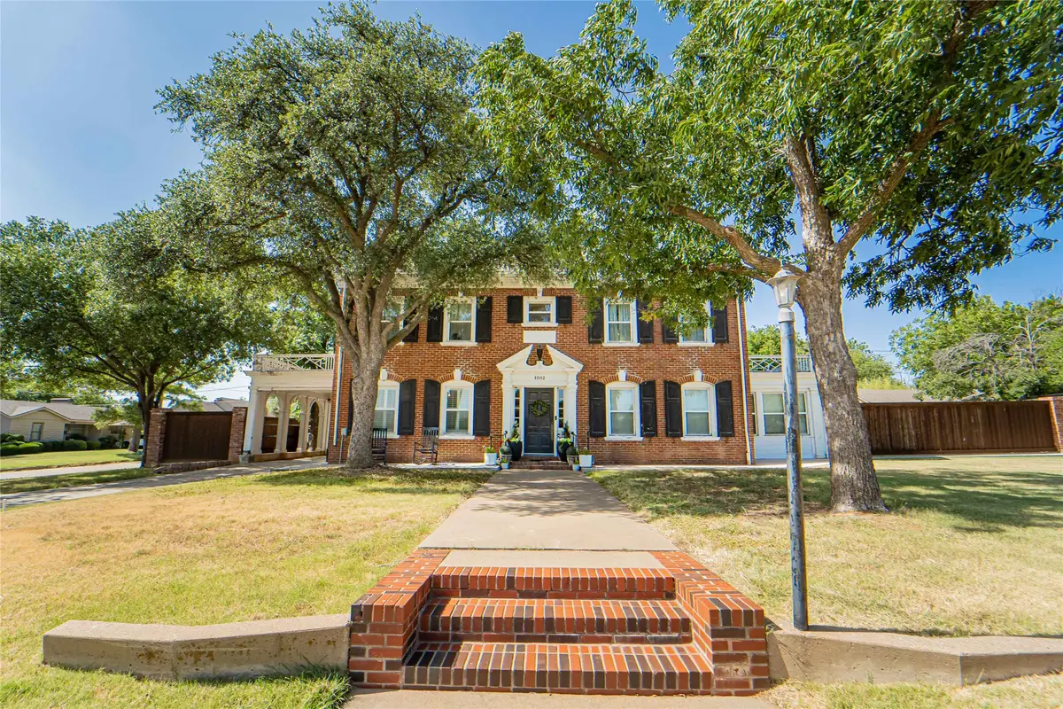 1002 E Lindsey Street, Breckenridge, TX 76424 - #1