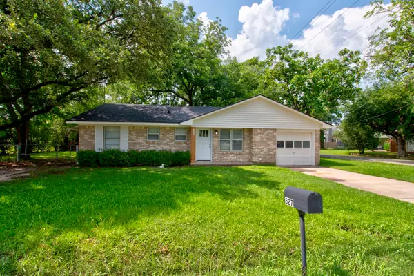 327 W Mckinney Street, Pilot Point, TX 76258