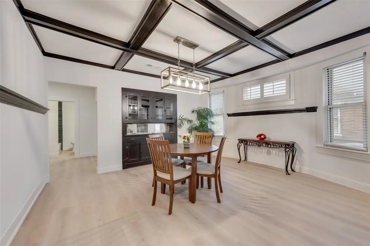 1205 W Arlington Avenue, Fort Worth, TX 76110 - #1