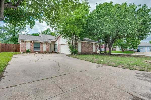 6400 Betsy Ross Drive, Arlington, TX 76002