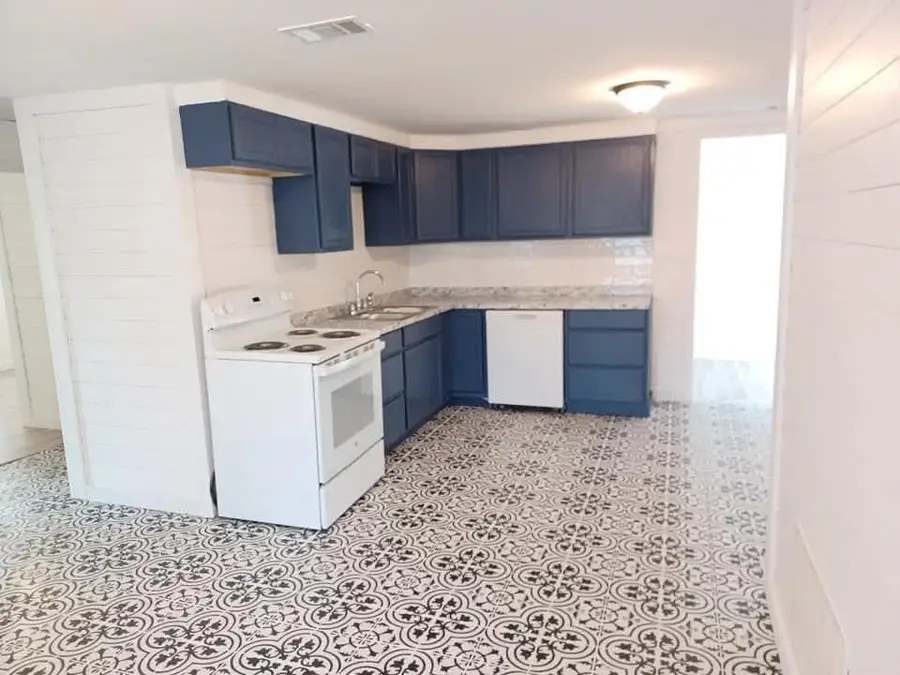 1309 S 5th Street, Bonham, TX 75418 - #2