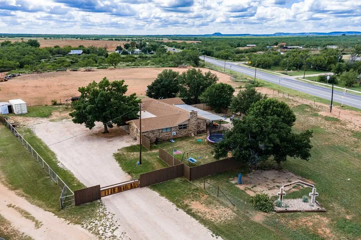 616 W Main Street, Bronte, TX 76933 - #1