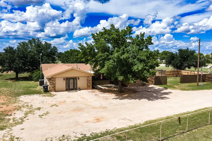 616 W Main Street, Bronte, TX 76933 - #2
