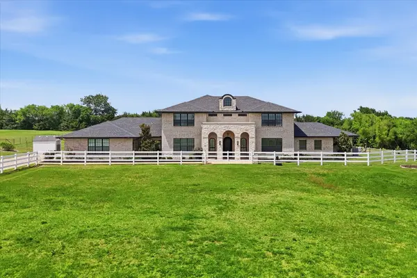 89 Thornwood Lane, Van Alstyne, TX 75495