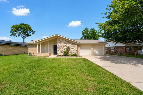 2102 Jeannette Court, Arlington, TX 76010