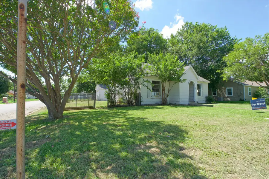 901 N Howeth, Gainesville, TX 76240 - #3