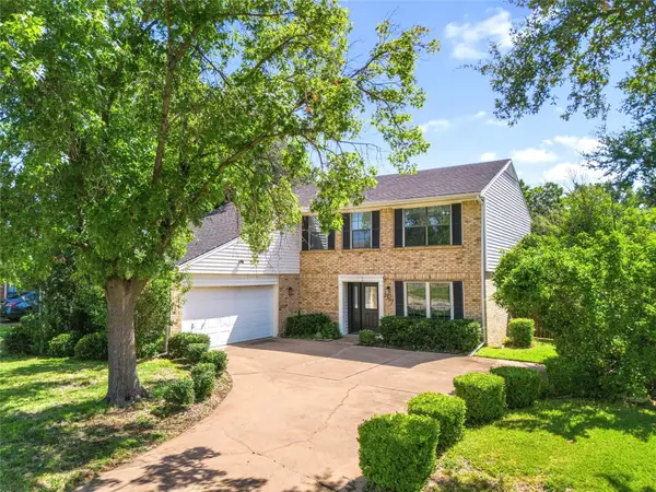 2303 Fall River Drive, Arlington, TX 76006