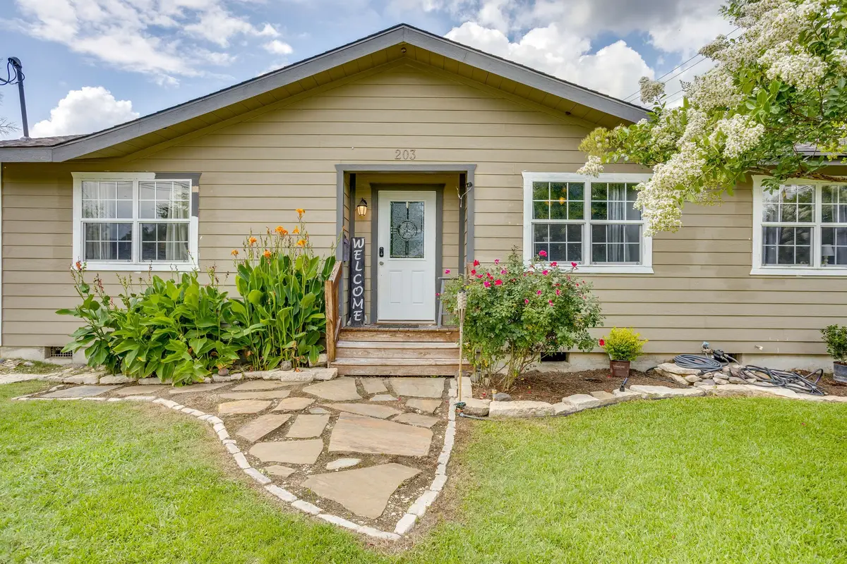 203 E Henderson Street, Itasca, TX 76055 - #1