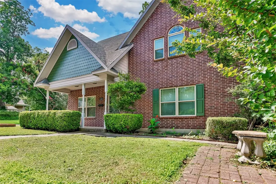 226 Gordon Street, Gainesville, TX 76240 - #2