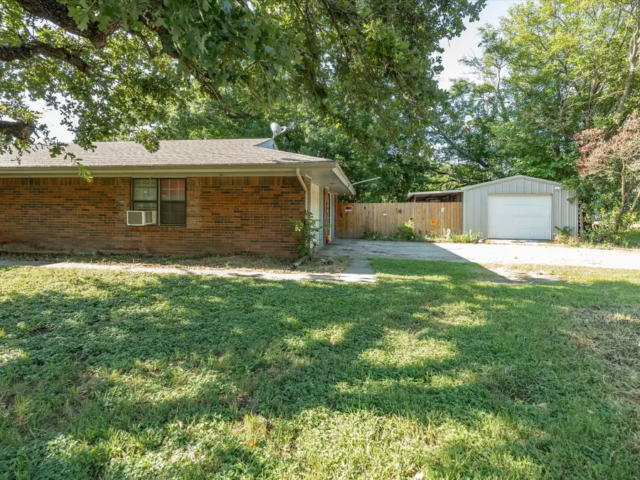 901 Pebble Street, Bowie, TX 76230 - #3