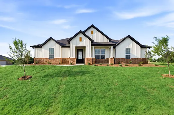 116 Park Hurst Drive, Boyd, TX 76023