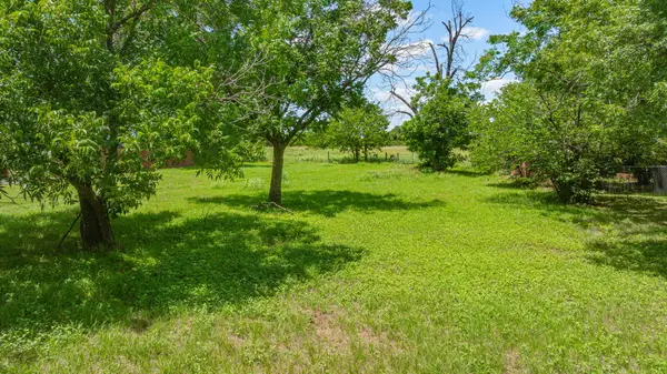 912 W Bridge Street, Granbury, TX 76048