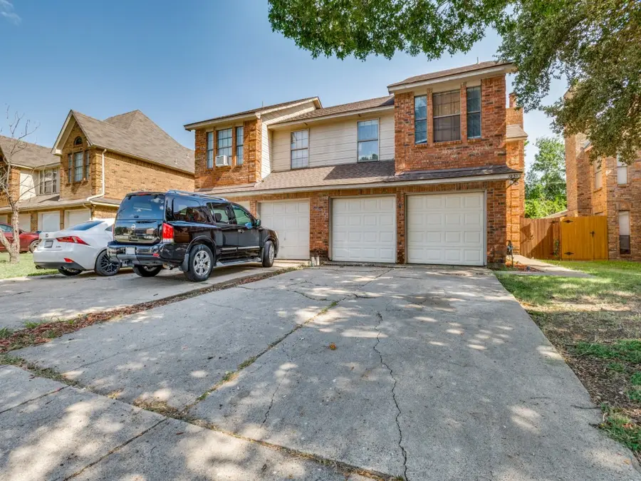 1233 W Hudgins Street, Grapevine, TX 76051 - #2