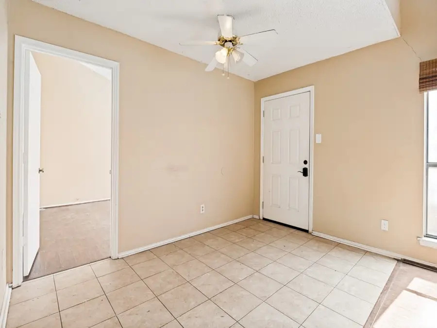 1233 W Hudgins Street, Grapevine, TX 76051 - #3