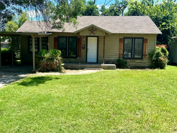 2402 Greenway Drive, Brownwood, TX 76801