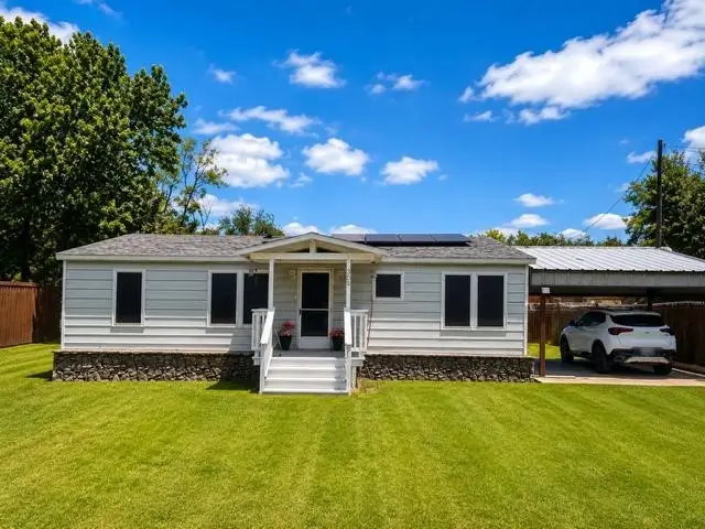 305 S Ewing Street, Boyd, TX 76023 - #2