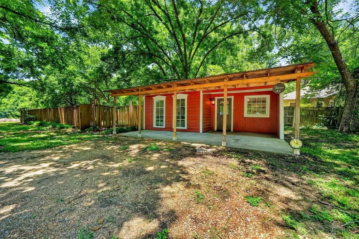 415 S Dallas Avenue, Lancaster, TX 75146 - #1