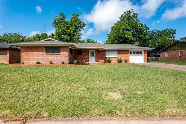 1762 N Mccart Street, Stephenville, TX 76401