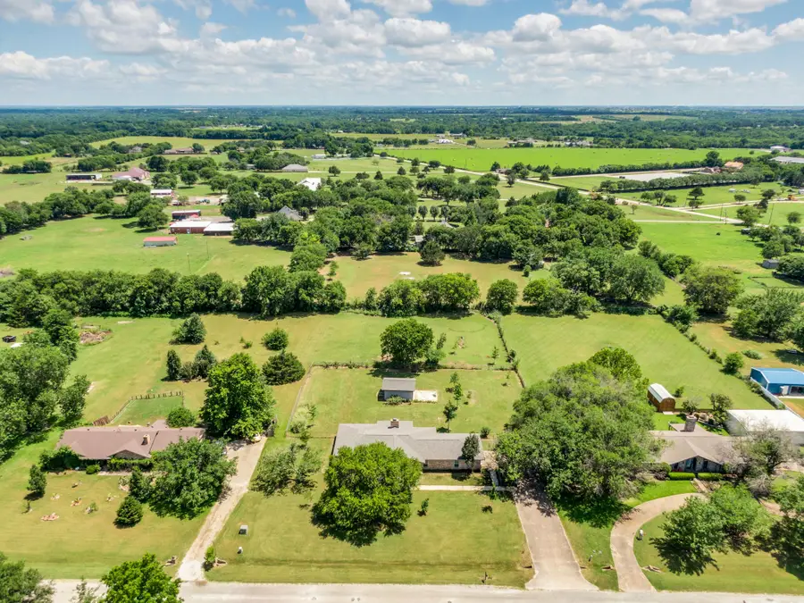 112 Burkett Lane, Pecan Hill, TX 75154 - #2