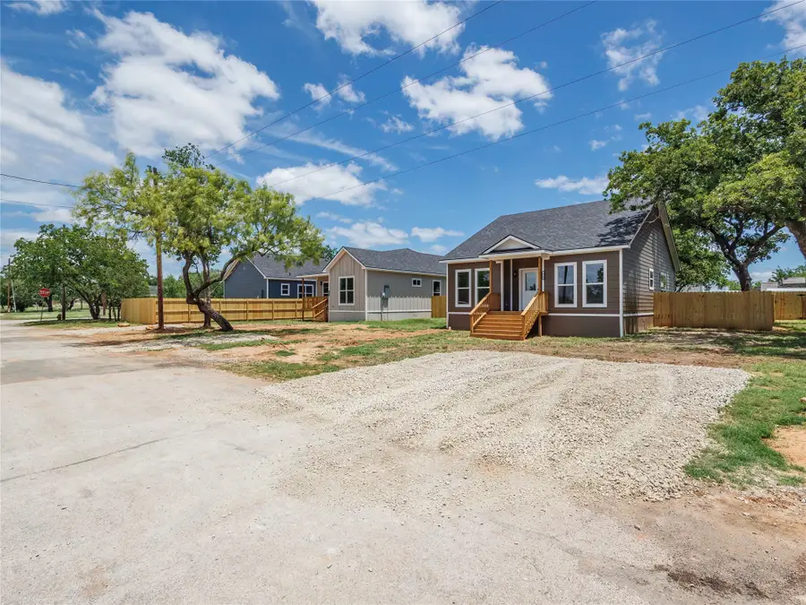 2904 Avenue D, Brownwood, TX 76801 - #2