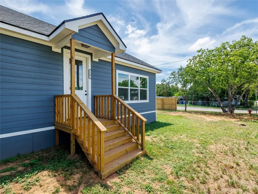 1201 17th St, Brownwood, TX 76801 - #2