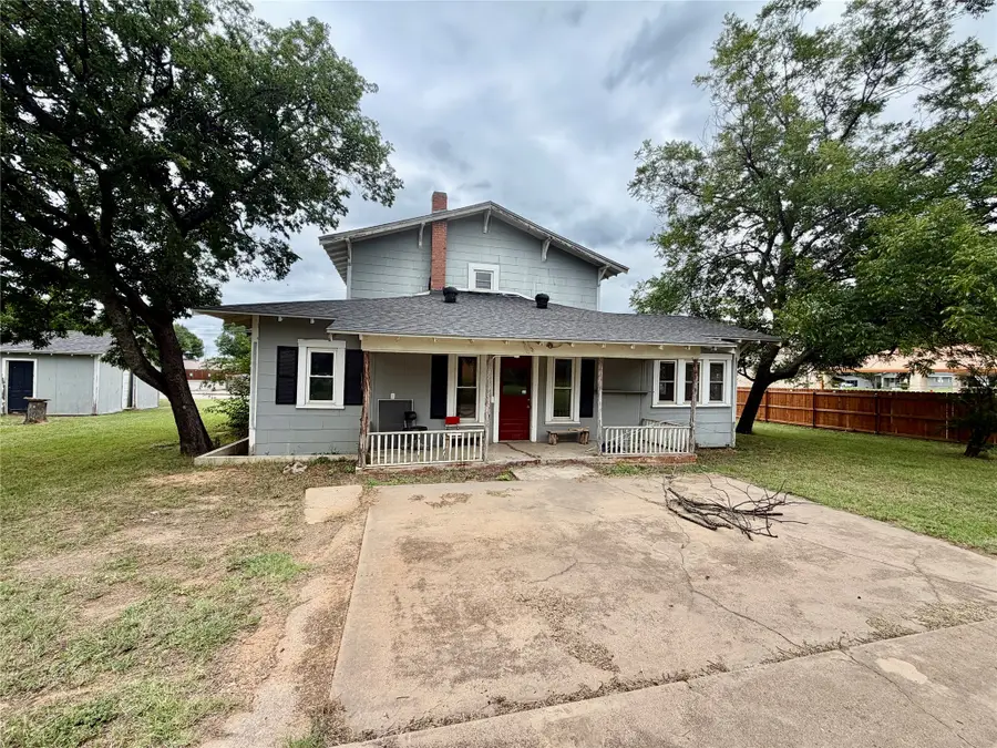 407 S Lamar Street, Eastland, TX 76448 - #3