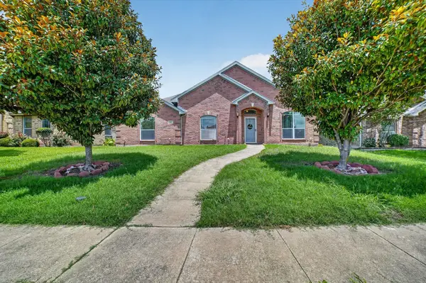 909 Trinity Drive, Lancaster, TX 75146