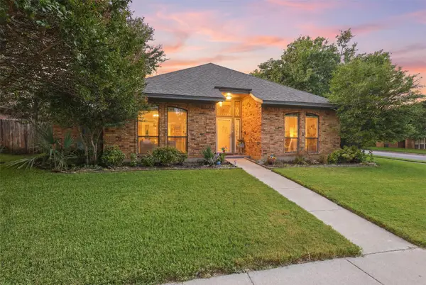 7212 Big Bear Lake Drive, Arlington, TX 76016