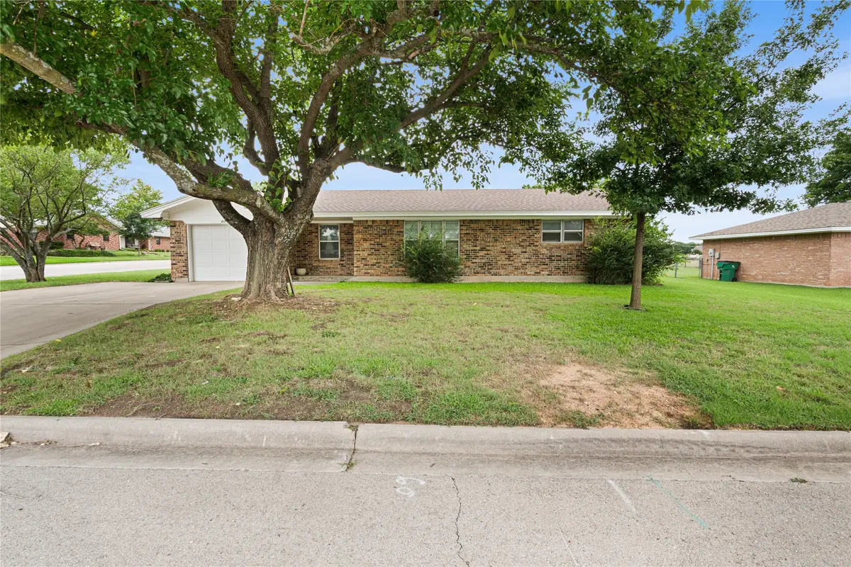 603 E 5th Street, Muenster, TX 76252 - #1