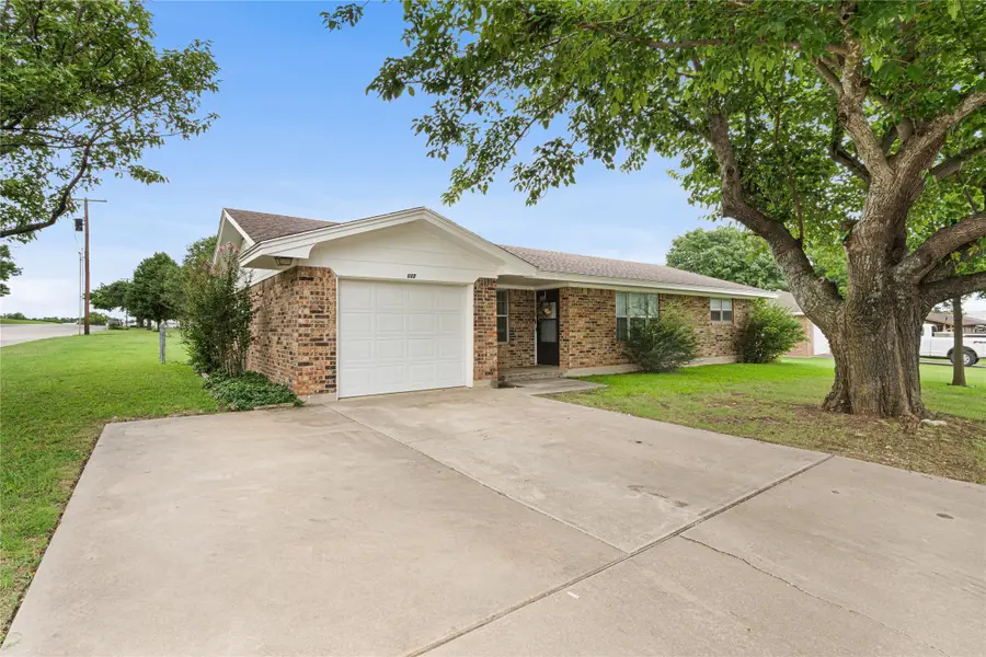603 E 5th Street, Muenster, TX 76252 - #2