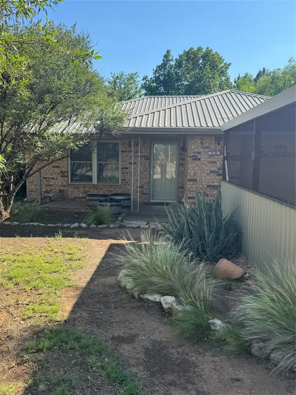 701 Avenue G Sw, Childress, TX 79201