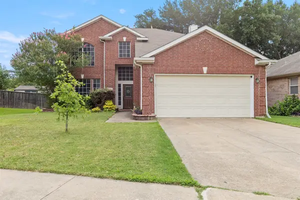 903 Summerbrook Drive, Euless, TX 76040