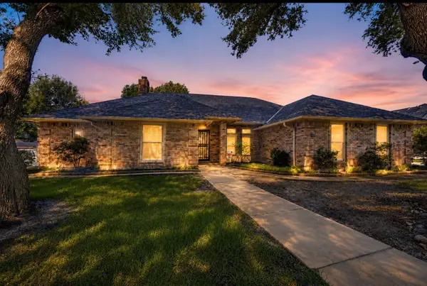 3800 Snow Creek Drive, Fort Worth, TX 76008