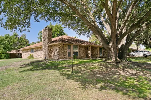 4801 Applewood Road, Fort Worth, TX 76133