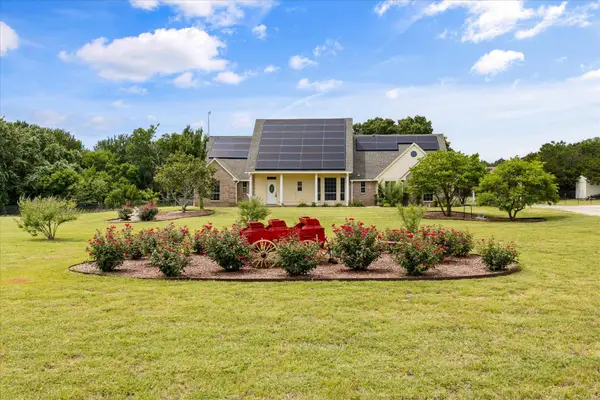 900 Hickey Court, Granbury, TX 76049