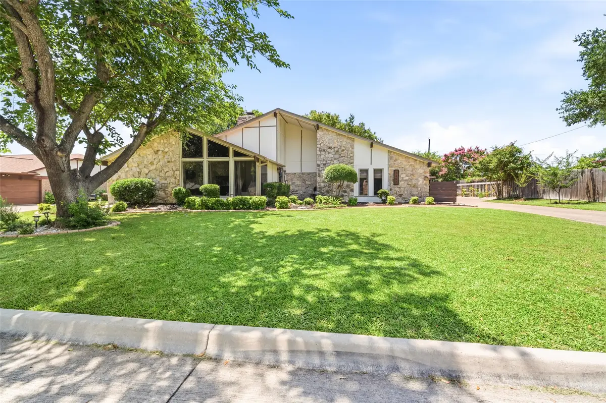 1201 Rockmoor Drive, Edgecliff Village, TX 76134 - #1