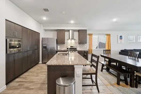 1336 Pleasant Knoll Trail, Aubrey, TX 76227