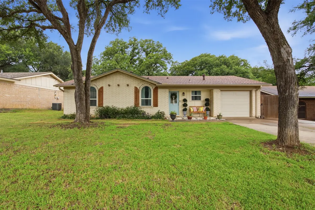 7121 Crabtree Lane, North Richland Hills, TX 76182 - #1
