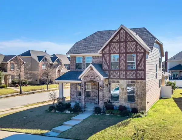 1044 Holly Anne Lane, Aubrey, TX 76227