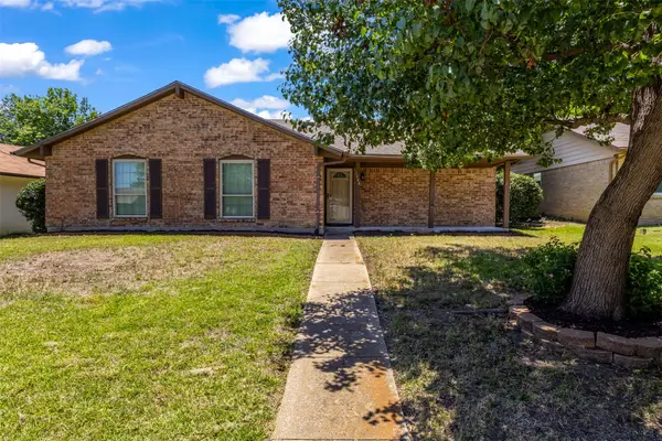 1644 Glenhill Lane, Lewisville, TX 75077