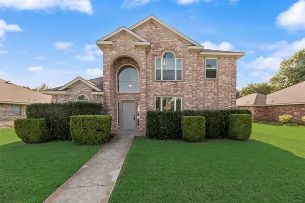821 S Parks Drive, DeSoto, TX 75115